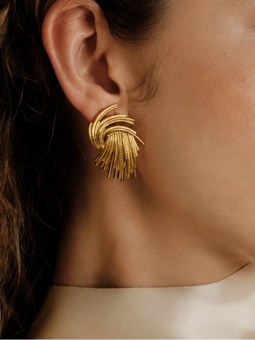 Elegant gold Earrings - Women Jewelry